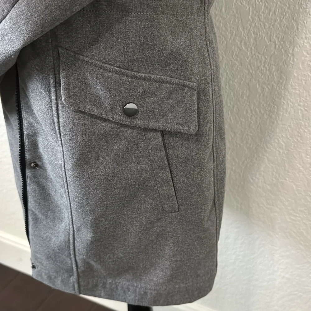 Liz Claiborne woman’s gray coat size medium - Picture 5 of 9